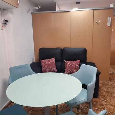 Rum i privatbostad Cozy In Terraced House