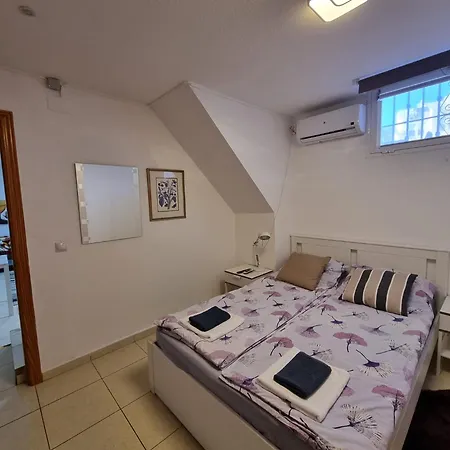 Cozy In Terraced House Homestay *