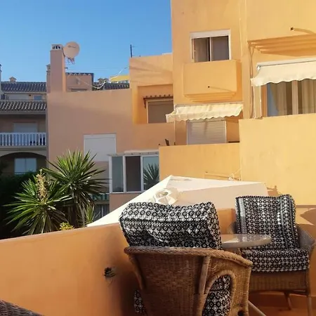 Cozy In Terraced House Homestay