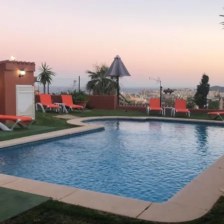 Cozy In Terraced House Séjour chez l'habitant *