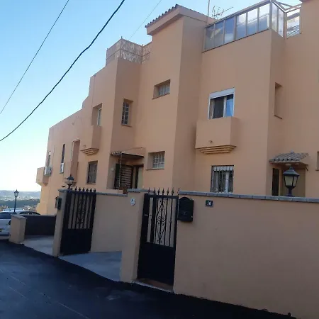 Δωμάτια σε οικογενειακή κατοικία Cozy In Terraced House Fuengirola