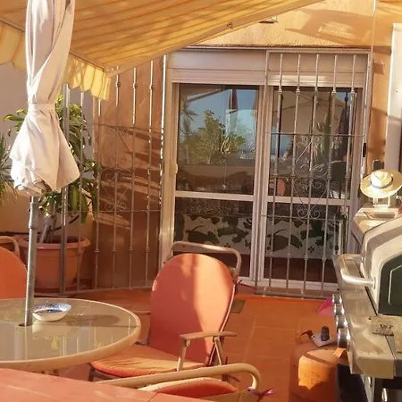 Cozy In Terraced House Séjour chez l'habitant