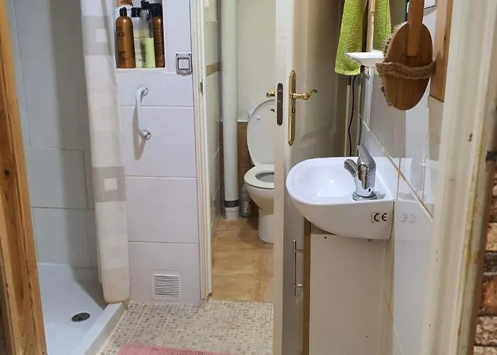 Cozy In Terraced House Homestay