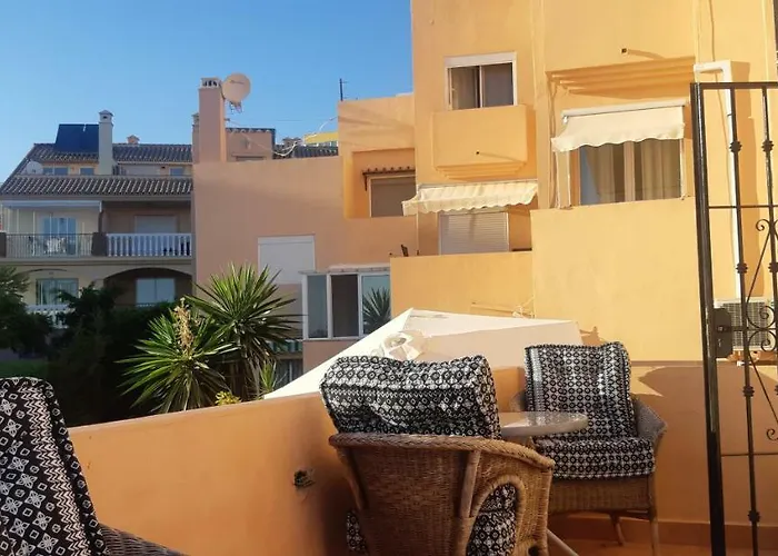 Cozy In Terraced House Homestay