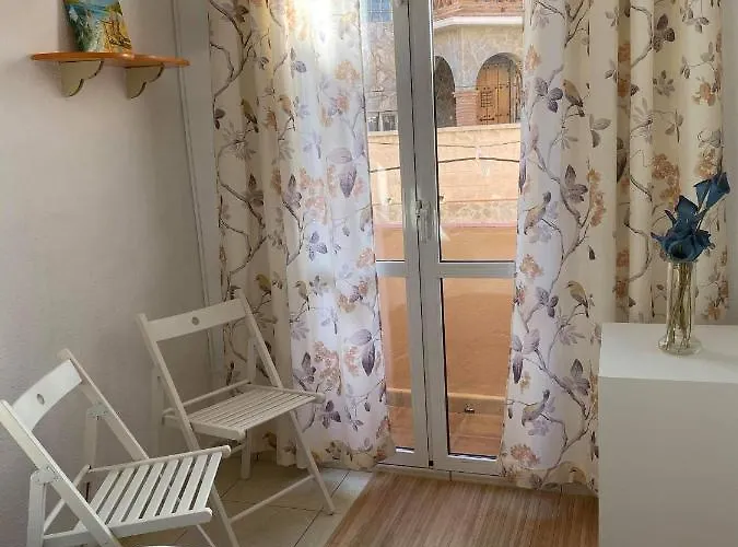 ホームステイ Cozy In Terraced House *