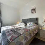 Cozy In Terraced House Homestay