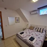 Cozy In Terraced House Homestay *