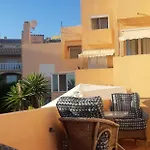 Cozy In Terraced House Homestay